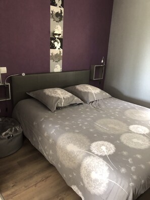 2 dormitorios, tabla de planchar con plancha, Internet y ropa de cama