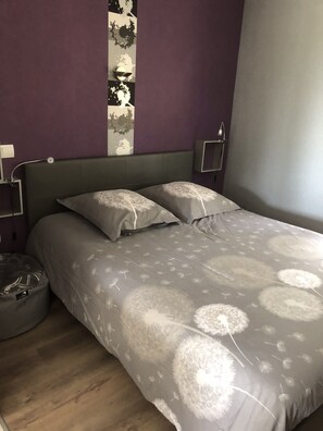 2 bedrooms, iron/ironing board, internet, bed sheets