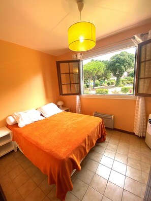 3 chambres, fer et planche à repasser, Wi-Fi gratuit