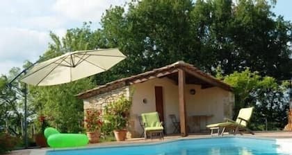 Adorable apartamento de invitados en la piscina