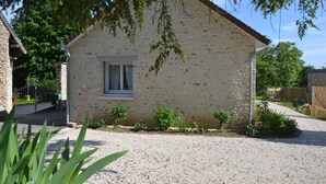 A stone building with a window and a gravel driveway. - The closeau du cèdre in Normandy between Paris and Rouen, near Giverny (Ménilles)