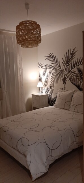 2 bedrooms, iron/ironing board, travel cot, free WiFi