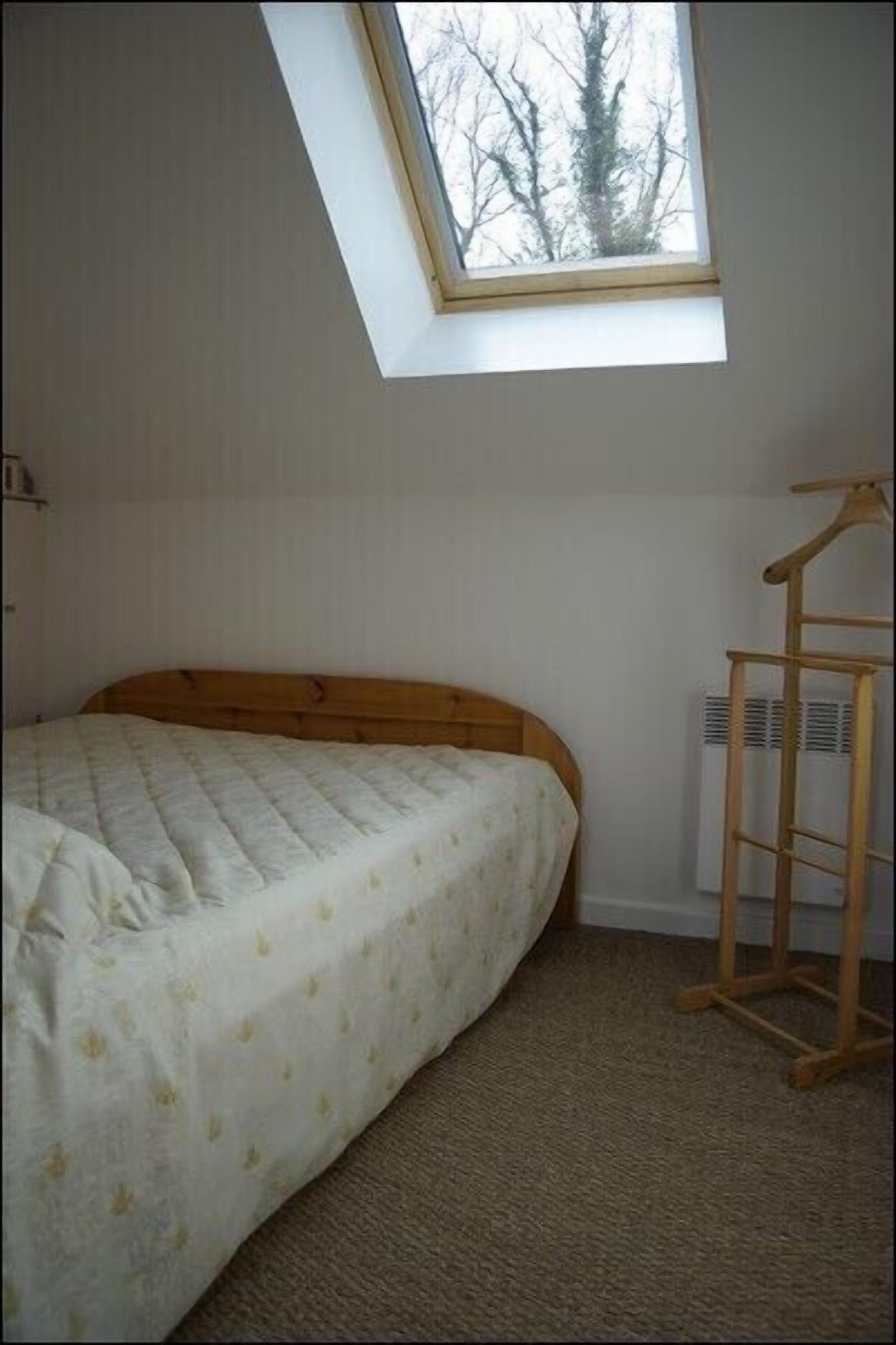 Apartment between land and sea