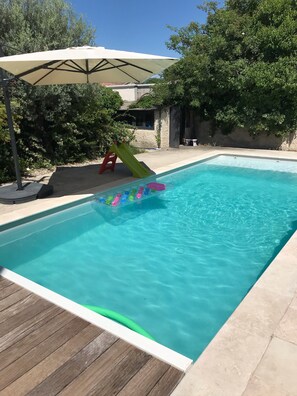 Pool - VERY PRETTY FAMILY HOUSE Isle sur la Sorgue City Center, edge of Sorgue. (L'isle-Sur-La-Sorgue)