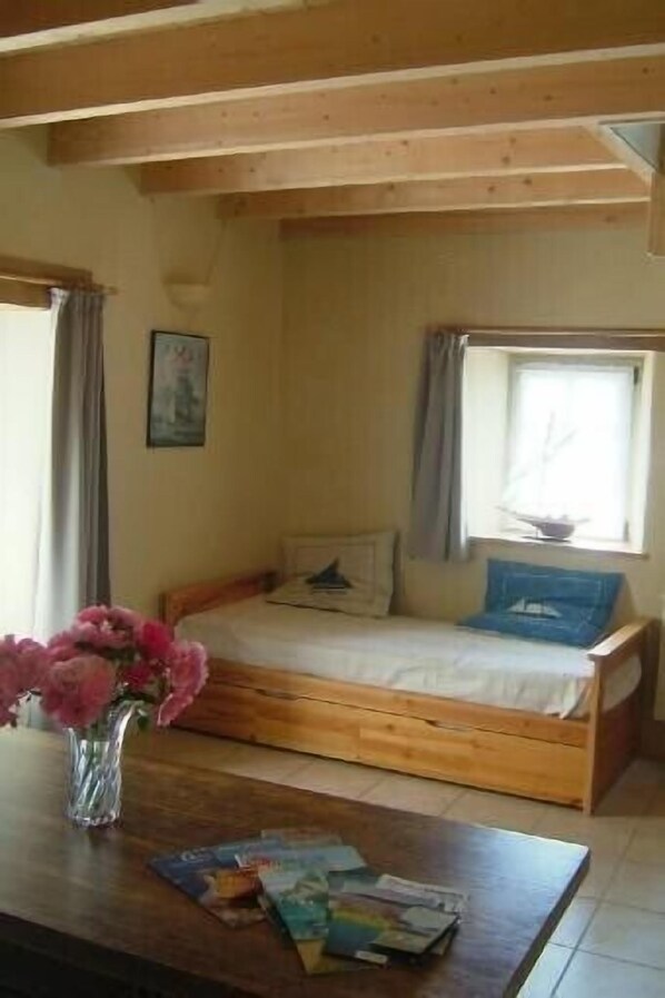 1 bedroom, iron/ironing board, free WiFi, bed sheets