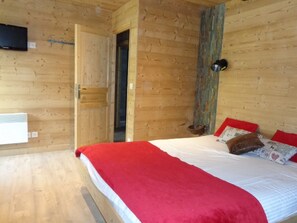 3 chambres, fer et planche à repasser, accès au Wi-Fi (inclus)