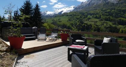 Chalet Haute Savoie quiet jacuzzi wifi near Lake Annecy