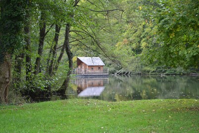 Gîte with pond in Mayenne at the gateway to Brittany and Normandy