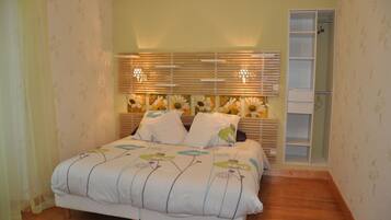 4 chambres, fer et planche à repasser, Wi-Fi, draps fournis