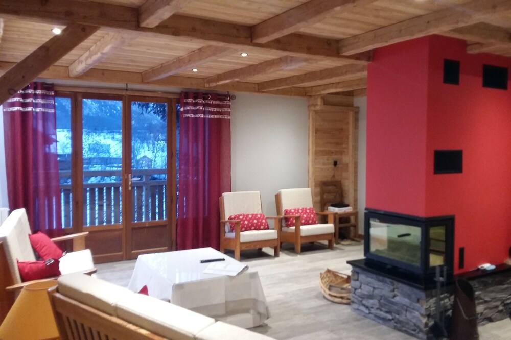 chalet L'Aigliere, 11 rooms each equipped with their bathroom and toilet,