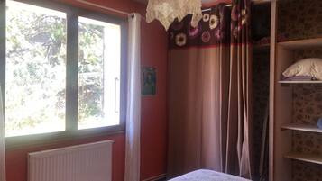 1 slaapkamer, een strijkplank/strijkijzer, gratis wifi, rolstoeltoegang