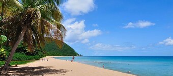 T3 Montana 2, DESHAIES, 350 m Grande Anse, 5/7 people, 2 bedrooms + living room, terrace.