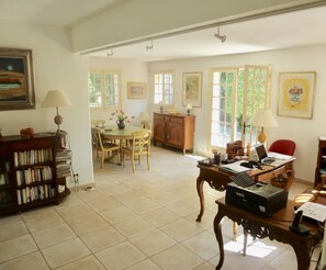 Lobby - Charming farmhouse in a 5000m2 field, private swimming pool, beach 200m away (Sainte-Maxime)