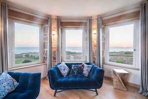 Flat-screen TV, Netflix, streaming services - New - Exceptional Lighthouse Keeper's House feet in the water  (Audierne)