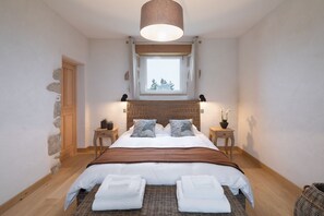 4 bedrooms, iron/ironing board, WiFi, bed sheets - New - Exceptional Lighthouse Keeper's House feet in the water  (Audierne)