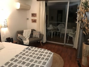 1 bedroom, desk, iron/ironing board, Internet - Studio in Saint Anne 600 meters from the beautiful club beachMed  (Saint anne)