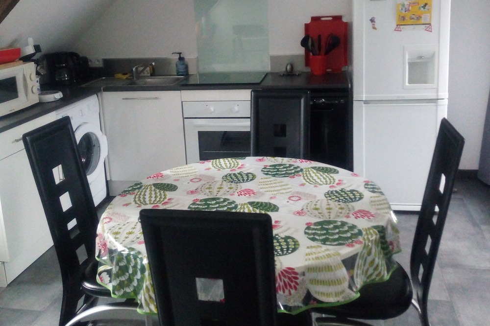 *** Quiet and bright 2 steps from the beaches and shops - 2/4 people WiFi