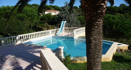 Villa, St Maxime vue mer,calme, climatisée, et piscine chauffée