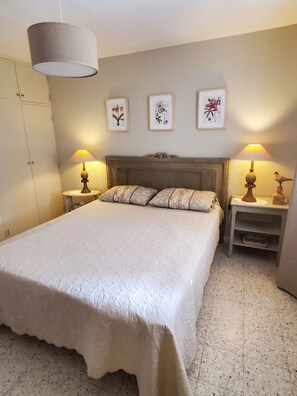 2 bedrooms, iron/ironing board, free WiFi