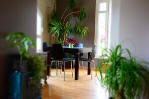 Dining - Cosy apartment, very quiet between Paris and EuroDisney, 300 m from RER A station (Lognes)