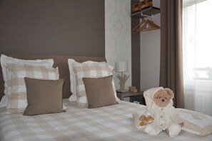 3 bedrooms, desk, iron/ironing board, travel cot - Cosy apartment, very quiet between Paris and EuroDisney, 300 m from RER A station (Lognes)