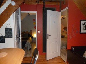 2 bedrooms, iron/ironing board, travel cot, free WiFi - Thatched cottage in Normandy near Honfleur, Deauville Pont l'Eveque Le Havre (Beuzeville)