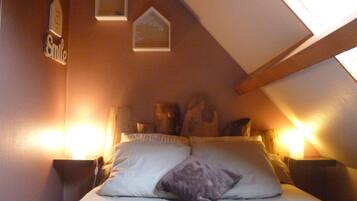 2 dormitorios, tabla de planchar con plancha, cuna de viaje