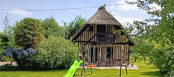 Olkikattoinen mökki Normandiassa lähellä Honfleur, Deauville Pont l'Eveque Le Havre