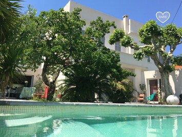 Maison vue de la piscine