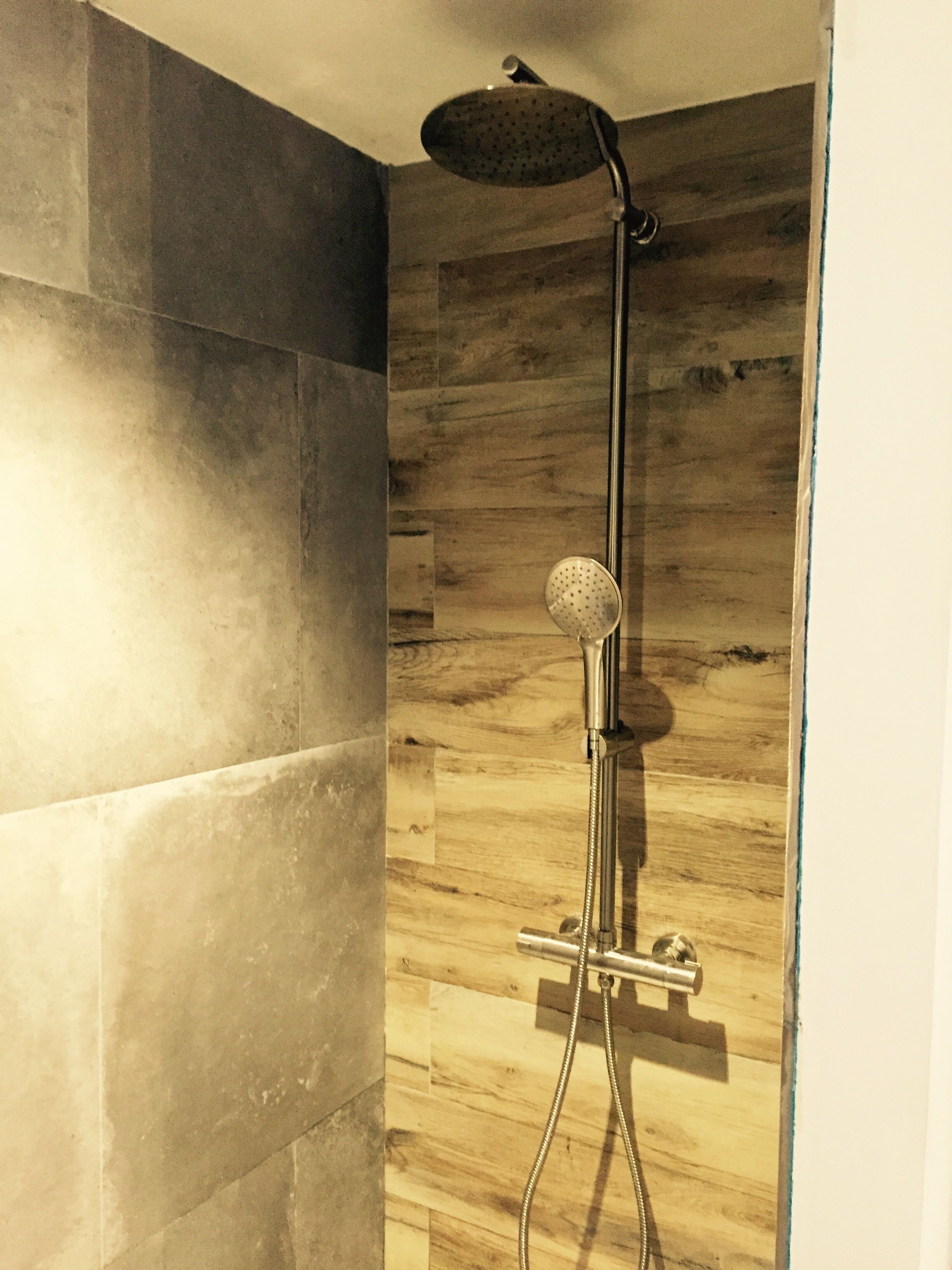 Charming well equipped duplex with wooden terrace