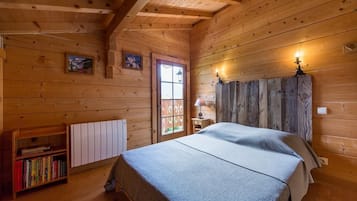 5 bedrooms, iron/ironing board, travel cot, free WiFi