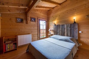 5 chambres, fer et planche à repasser, lit de bébé portatif