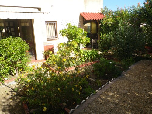 Appart F3, 75m2  on the ground floor with private access, assigned parking space
