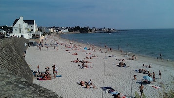 Plage à proximité, chaises longues