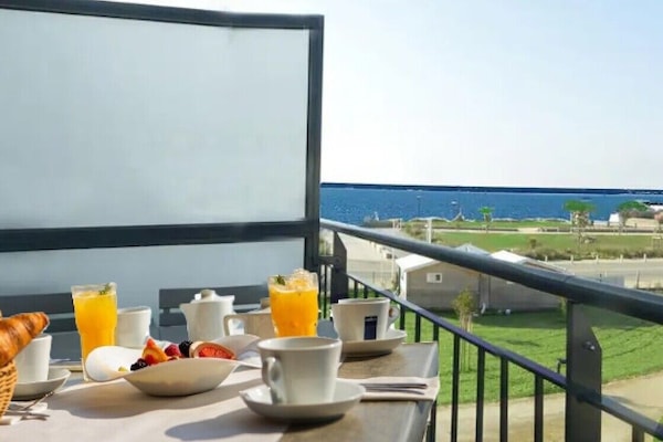 屋外ダイニングエリア