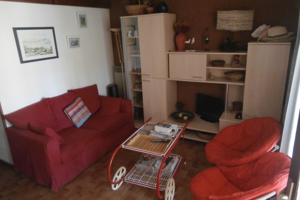 pretty holiday home 500 m from the beach