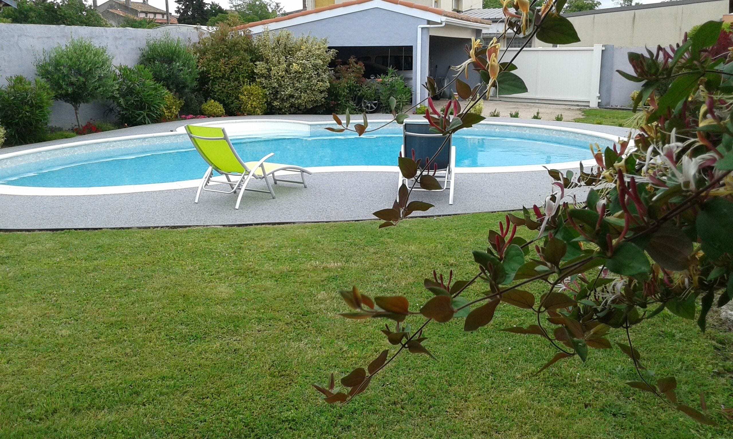 Possibilité d'utiliser la piscine des propriétaires suivant plage horaire.