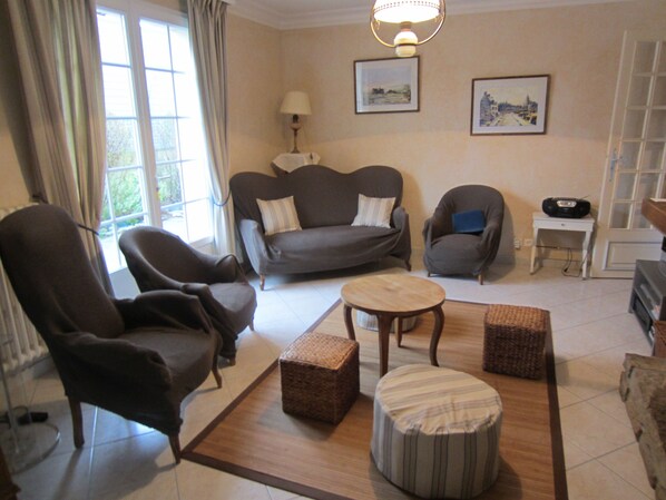 Smart TV, lettore DVD, libri