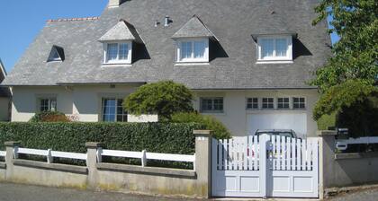 Charming Saint Malo house close to beach and playground, ideal for families