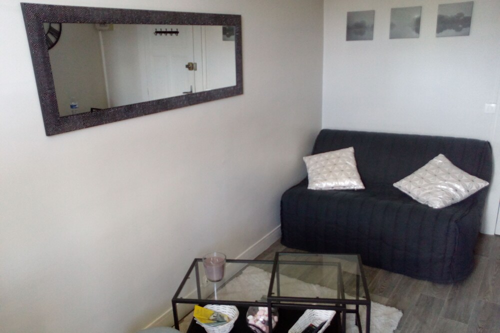 Studio 100m from the beach