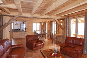 Télévision, lecteur de DVD, livres