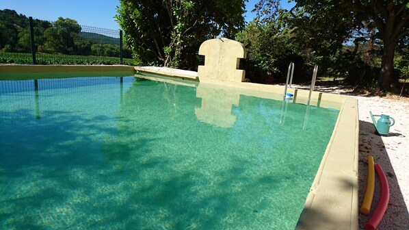 Alberca al aire libre y alberca climatizada