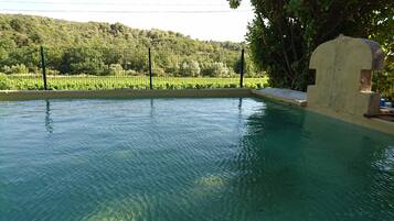 UtendĂžrsbasseng og et oppvarmet basseng