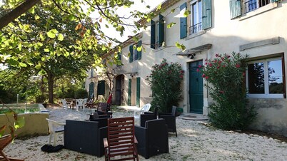 renovated and comfortable house in a Provencal farmhouse, surrounded by vineyards