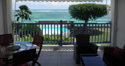 TrĂšs bel F2 face Ă  la mer, 50 m de la plage de Sainte-Anne