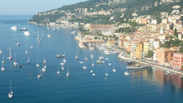 A coastal town with numerous boats docked along the harbor, buildings lining the waterfront, and a hilly backdrop. - NEW !! ''CANNES-CENTER'' Cosy  high standing apartment in the heart of Cannes (Cannes)