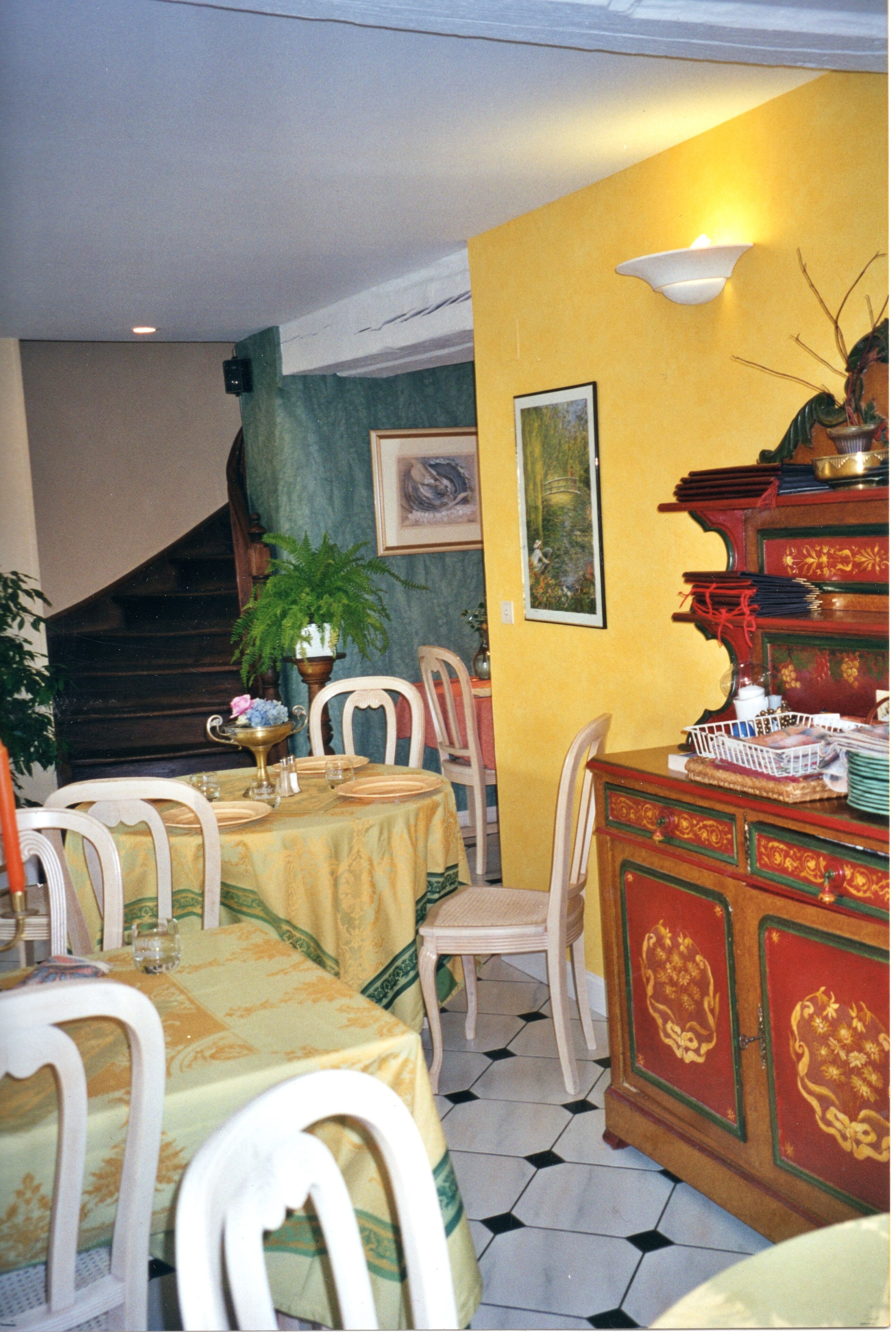 Cottages for 2 to 8 people by the river in a house with character.