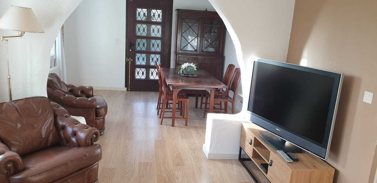 Flat 3 rooms on the ground floor in villa with pool