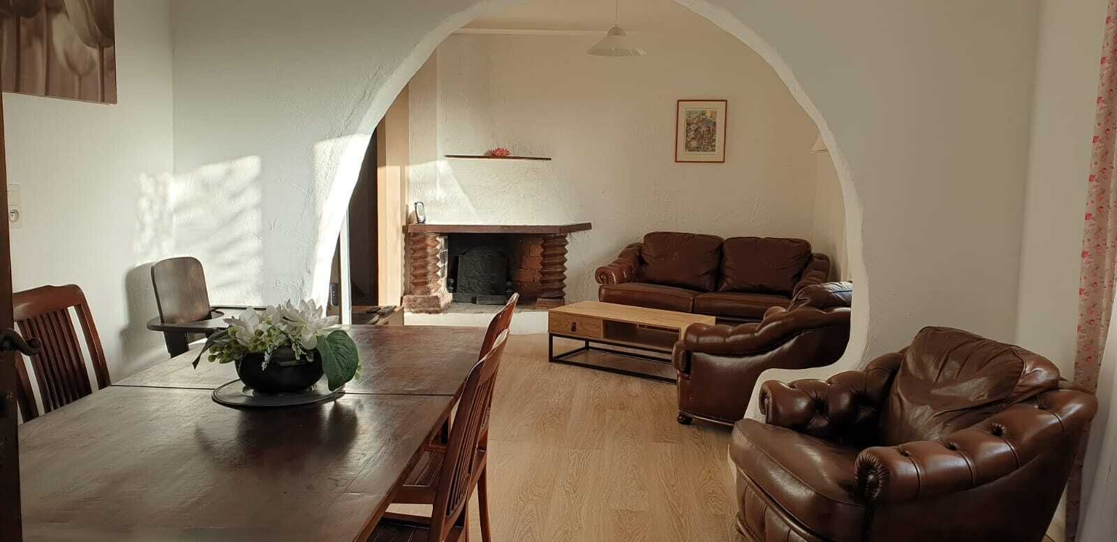 Flat 3 rooms on the ground floor in villa with pool