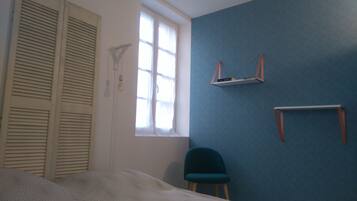 2 bedrooms, desk, iron/ironing board, travel crib